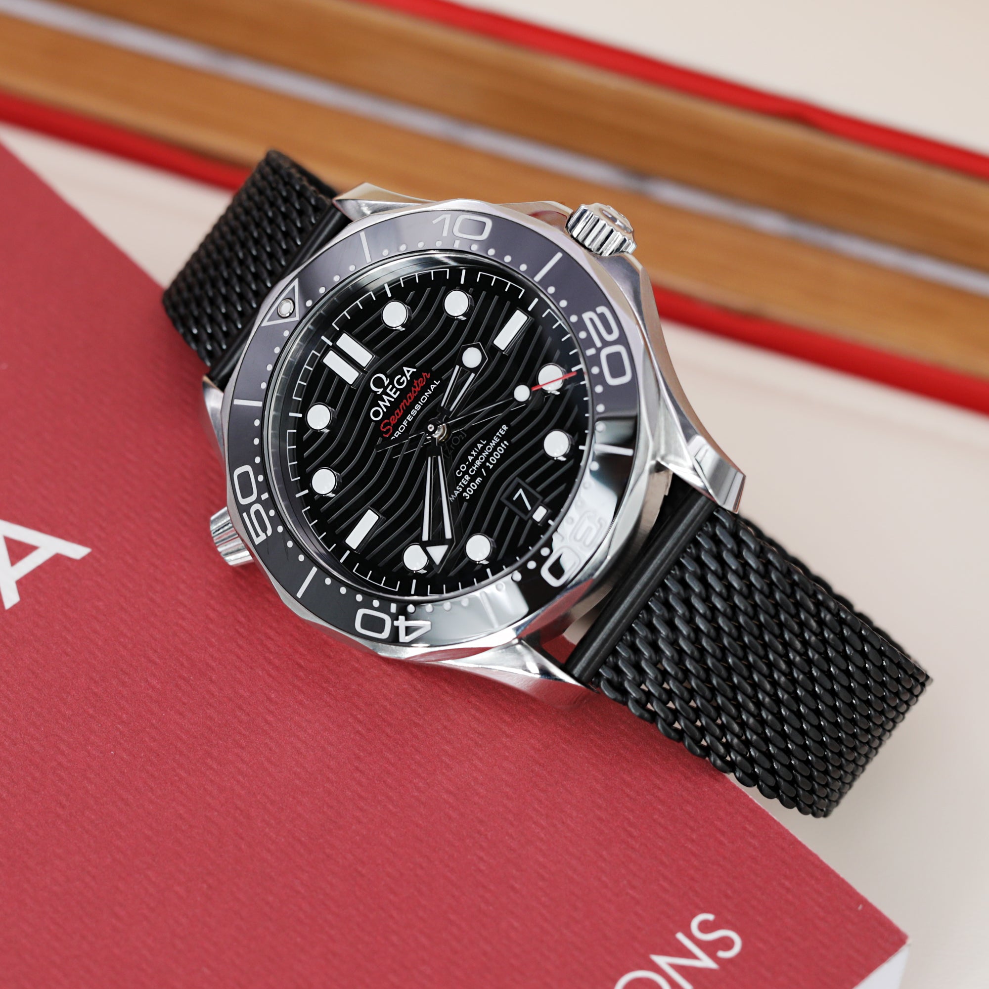 Omega Seamaster ダイバーズウォッチ　稼働品 Omega Seamaster Diver 300M Co-Axial Master Chronometer42MM | Strapcode