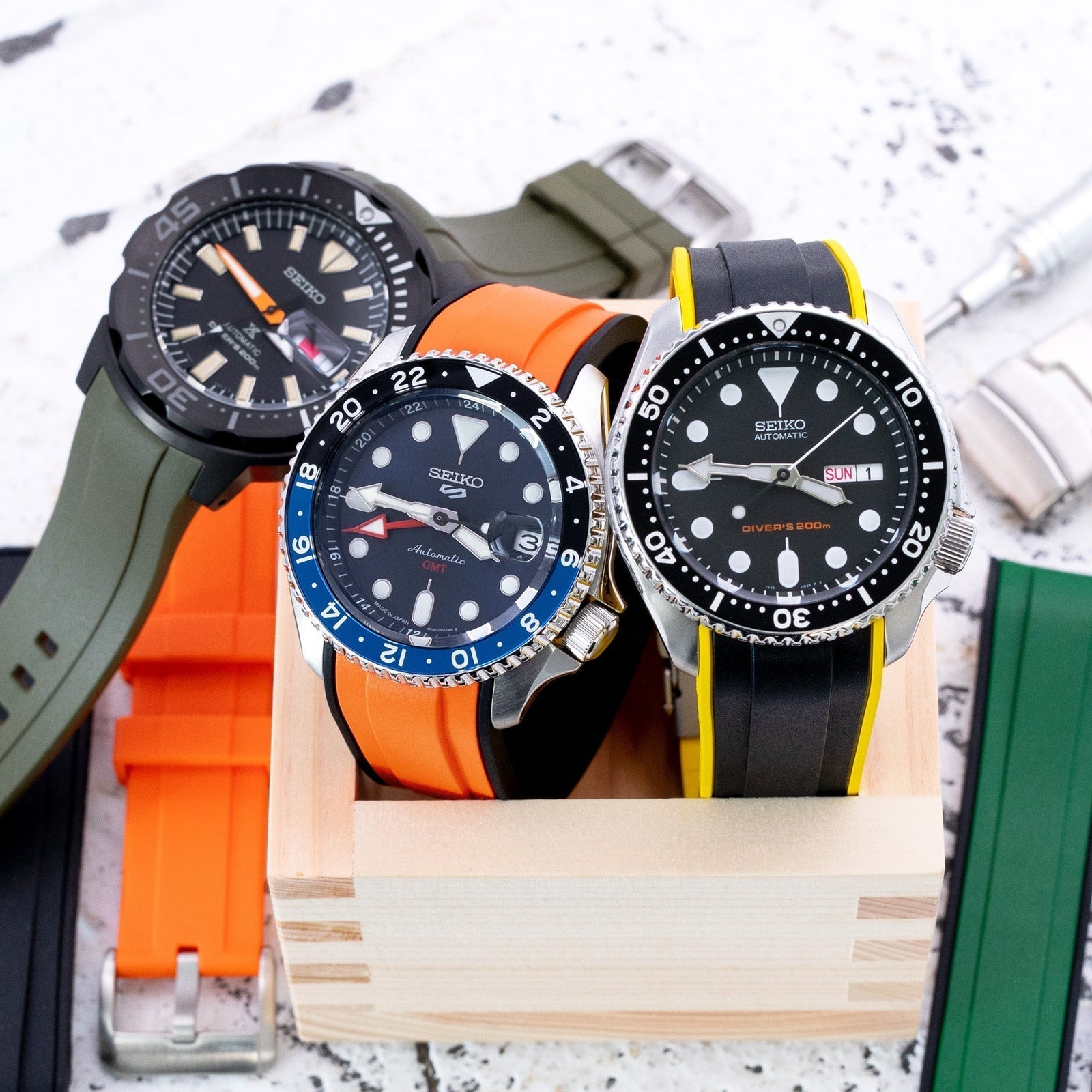 StrapXPro Cinturino in gomma compatibile con Seiko 5 Sport 5KX SRPD55 GMT SSK001, nero, Taille homme, Rubino stellato StrapXPro Cinturino in gomma compatibile con Seiko 5 Sport 5KX SRPD55 GMT SSK001, nero, Taille homme, Rubino stellato