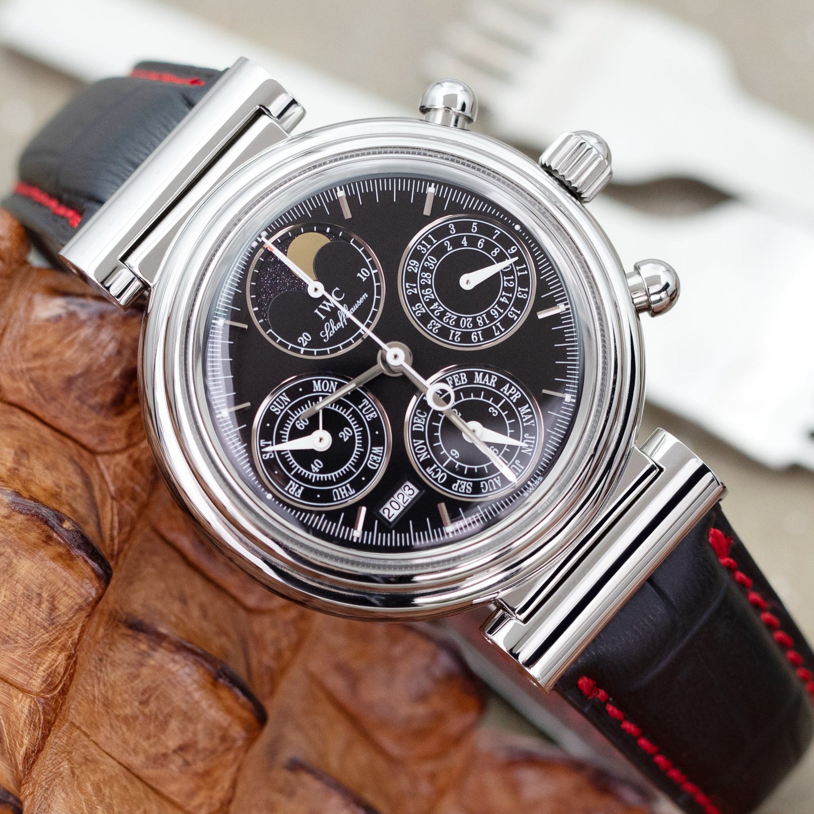 Q.R. 19mm Black CrocoCalf Semi-Curved Watch Bands | Strapcode