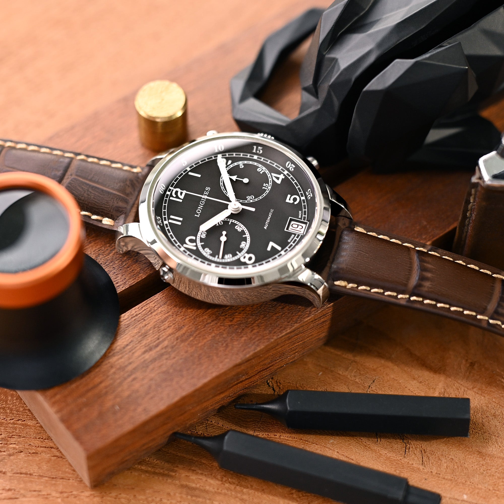 Q.R. Crococalf marrone scuro da 19 mm o 21 mm (grano croco) semi-curve di orologi, cucitura beige.