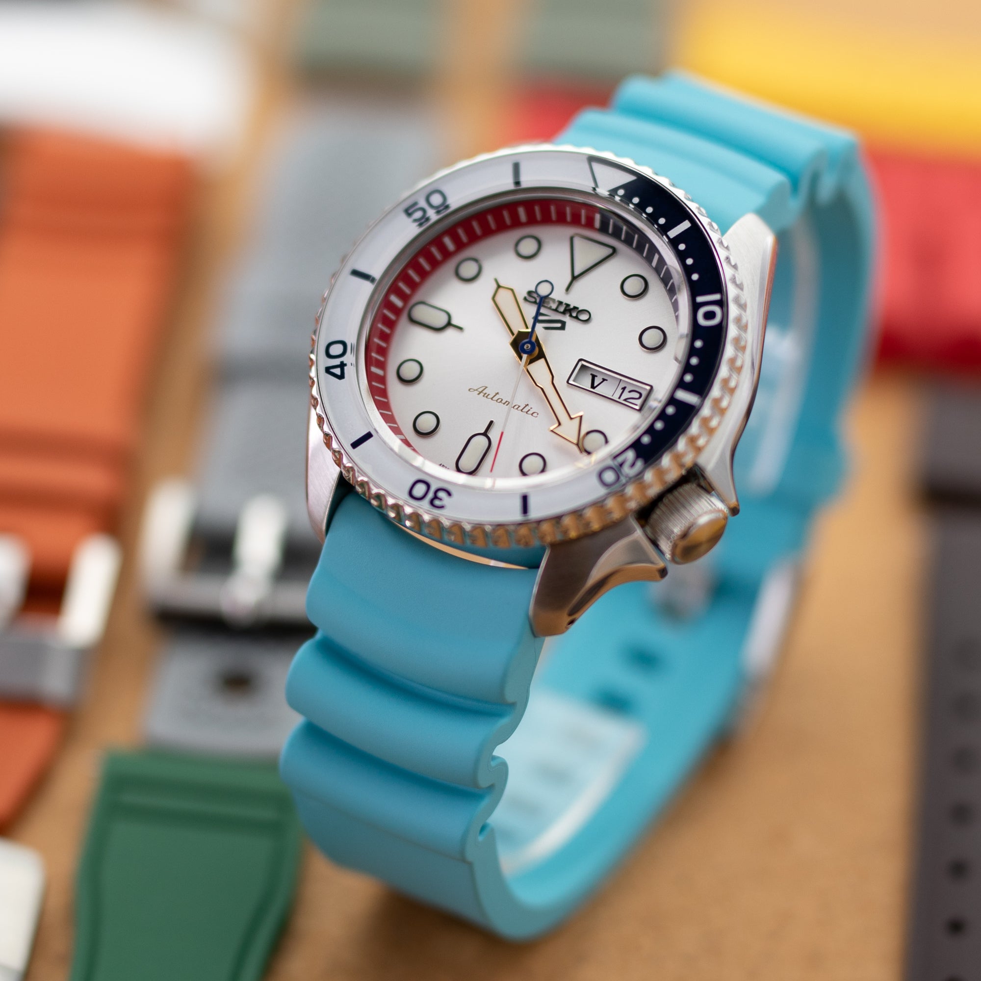 Q.R. Firewave Resilient Curved End FKM Bash Watch Cingcio, Sky Blue 22mm