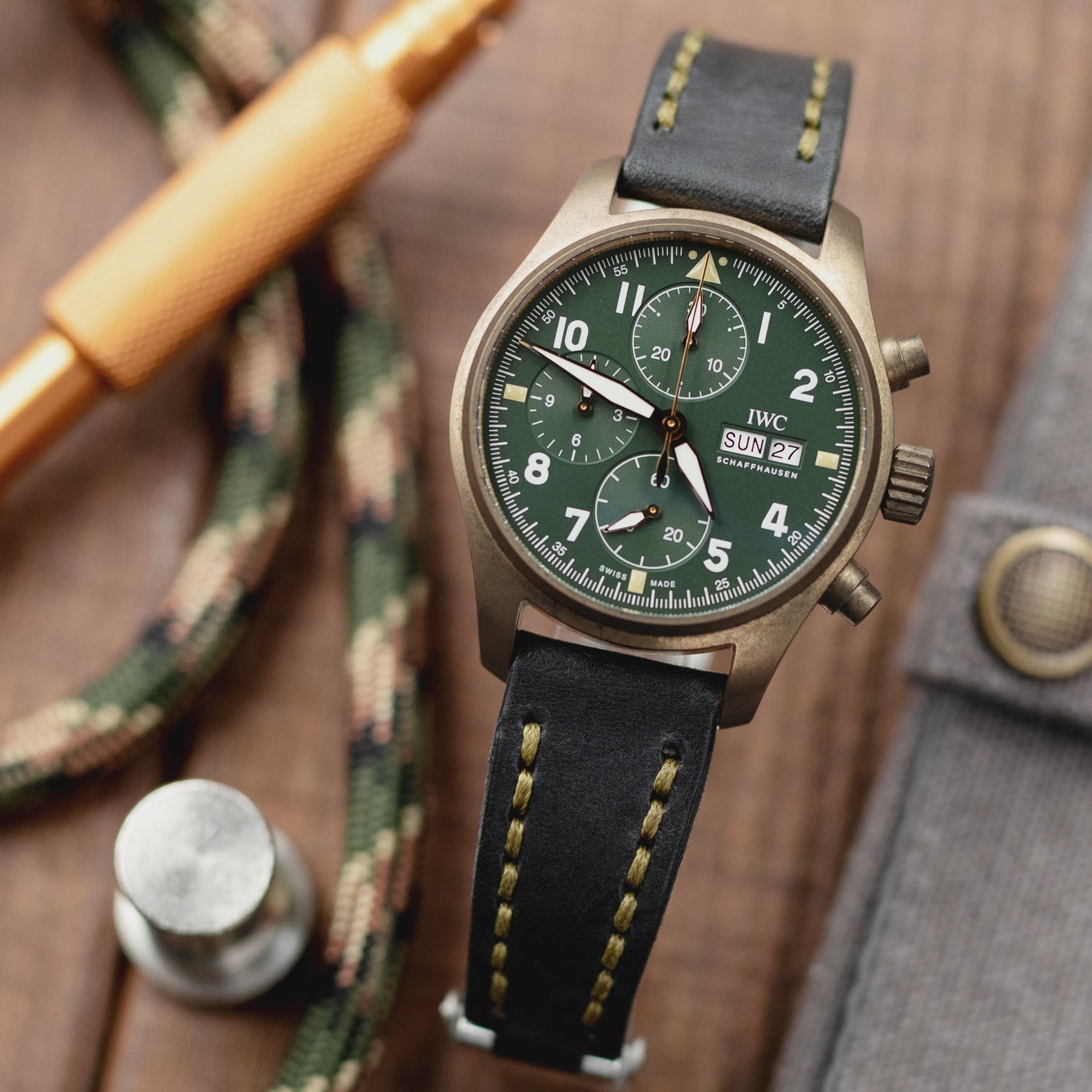 20mm Schwarzes Griffon Einteiliges Handgefertigtes Italienisches Leder-Uhrenarmband, Olivgrüne Naht 