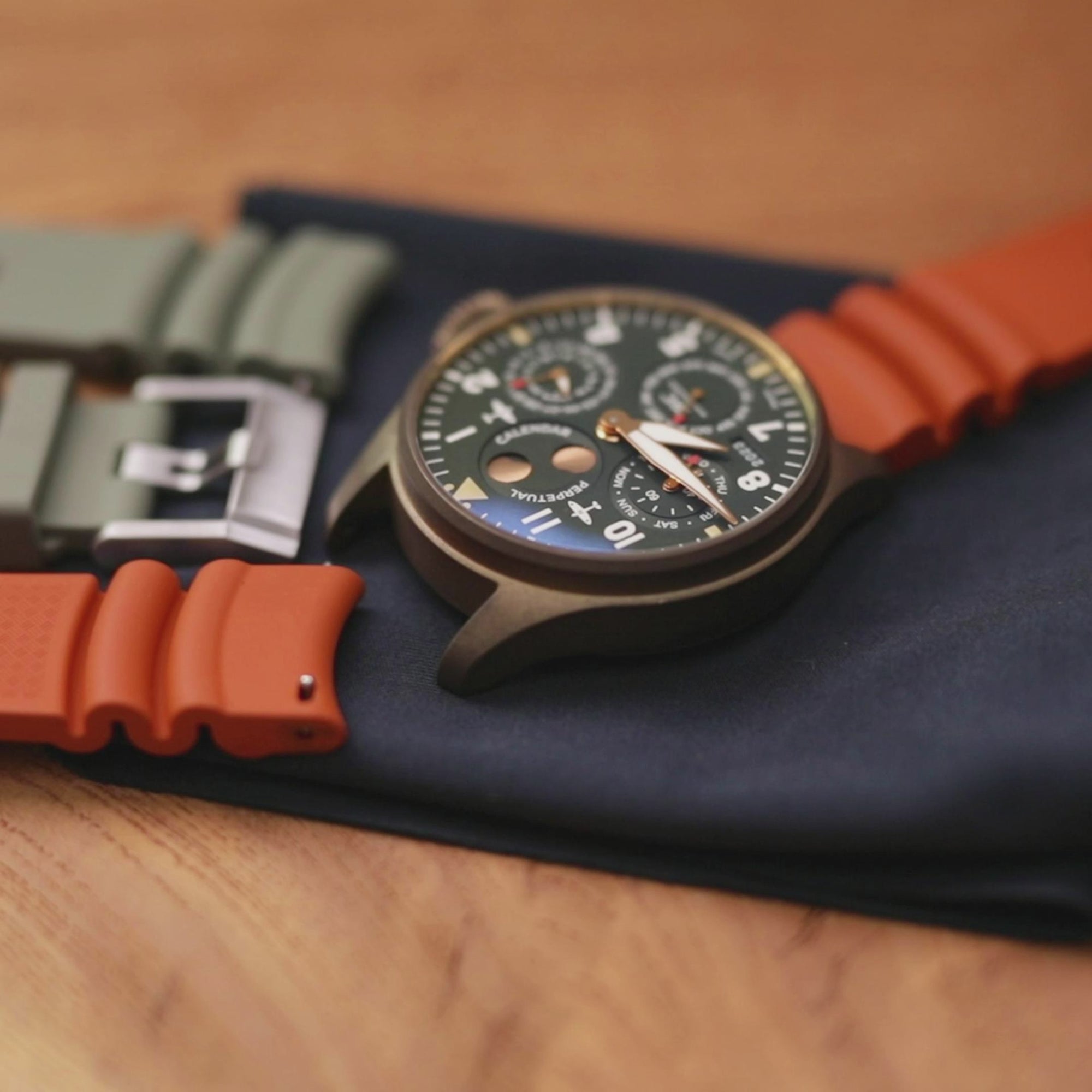 Q.R. Firewave Resilient Curved End FKM Gupping Watch cinghia, arancione bruciato 22mm
