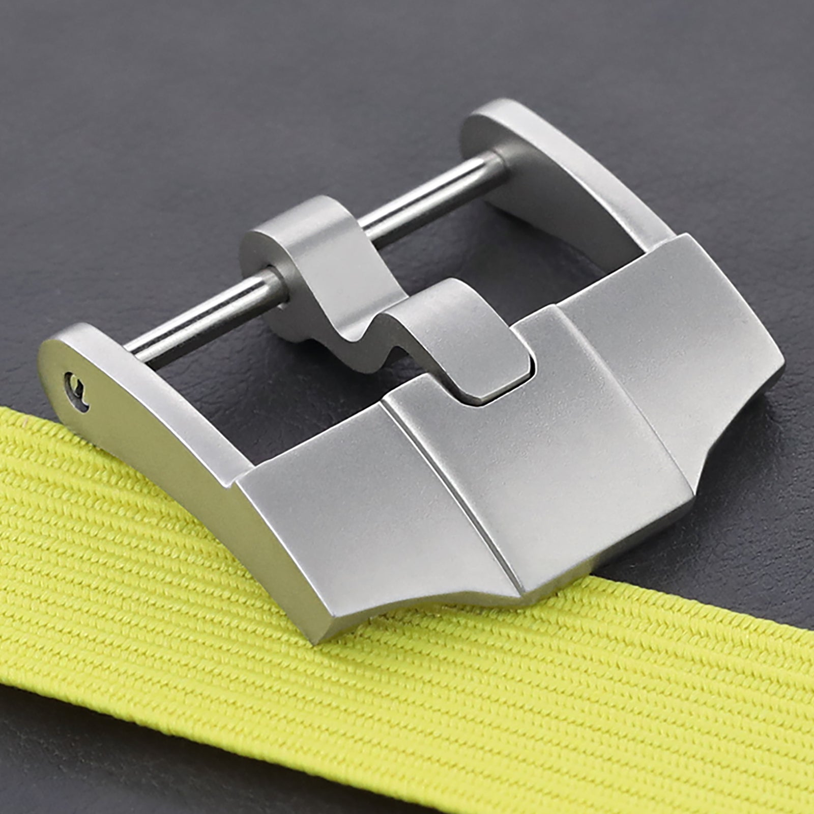 مشبك عالي الجودة من الفولاذ المقاوم للصدأ 316L بمسمار لولبي ولسان 6 مم بتشطيب رملي، مصمم خصيصًا لأوديمار بيغيه