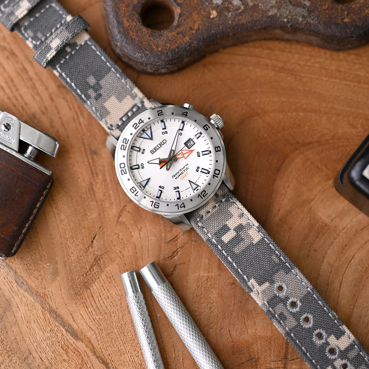 20mm、21mm、22mm MiLTAT WW2 2ピース ベージュカモフラージュ コーデュラ1000D アームバンド（ロックステッチ丸穴、ポリッシュ仕上げ）