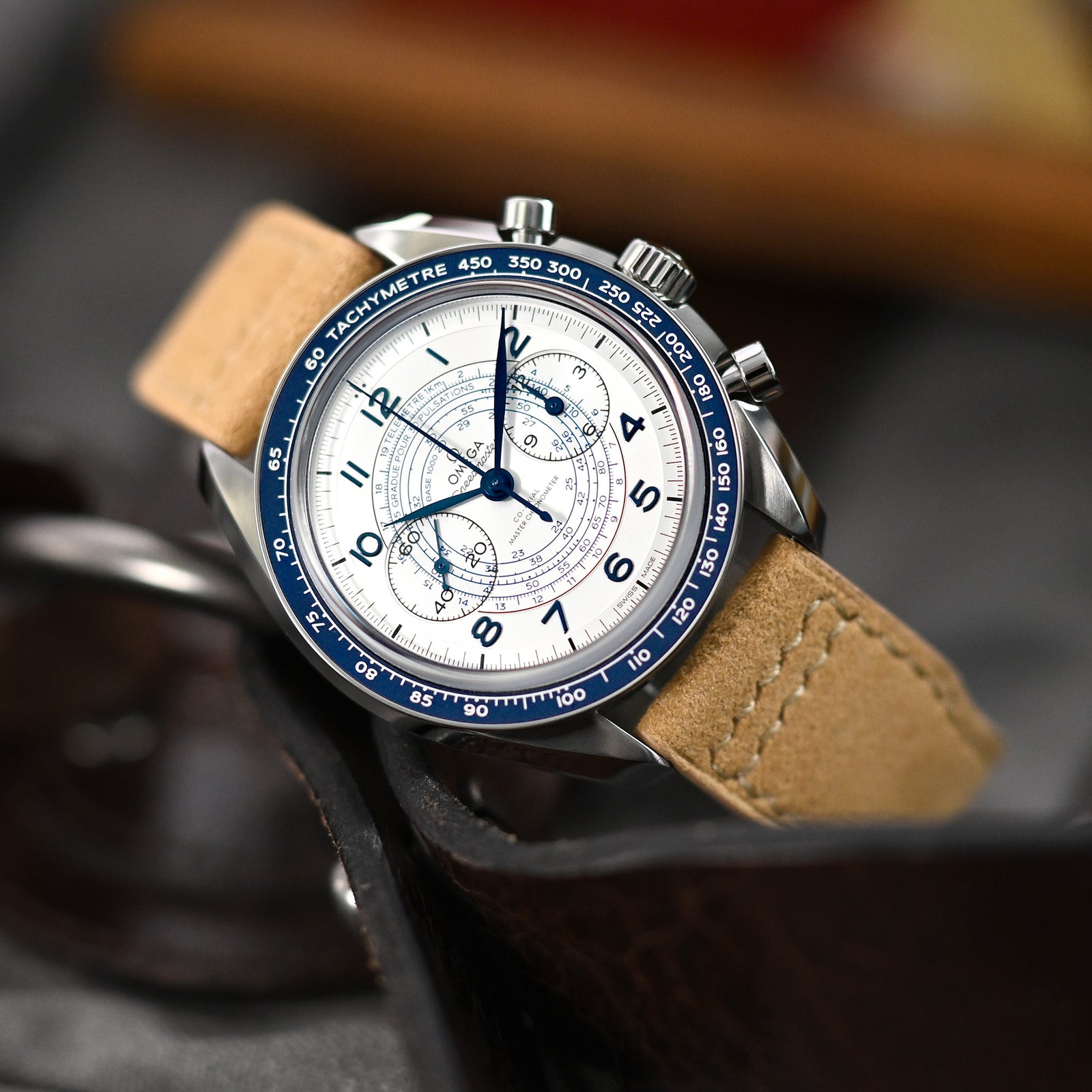 Cinturino orologio in tessuto Alcantara khaki, cuciture beige, sgancio rapido, 20mm, 21mm o 22mm