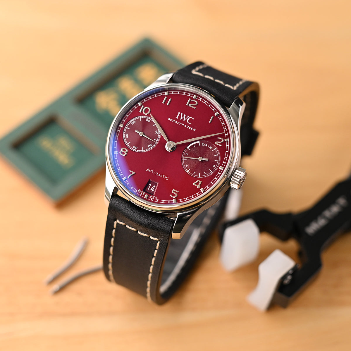 Collezione Pam, cinturino in pelle Barenia nera artigianale francese per Panerai, cuciture beige