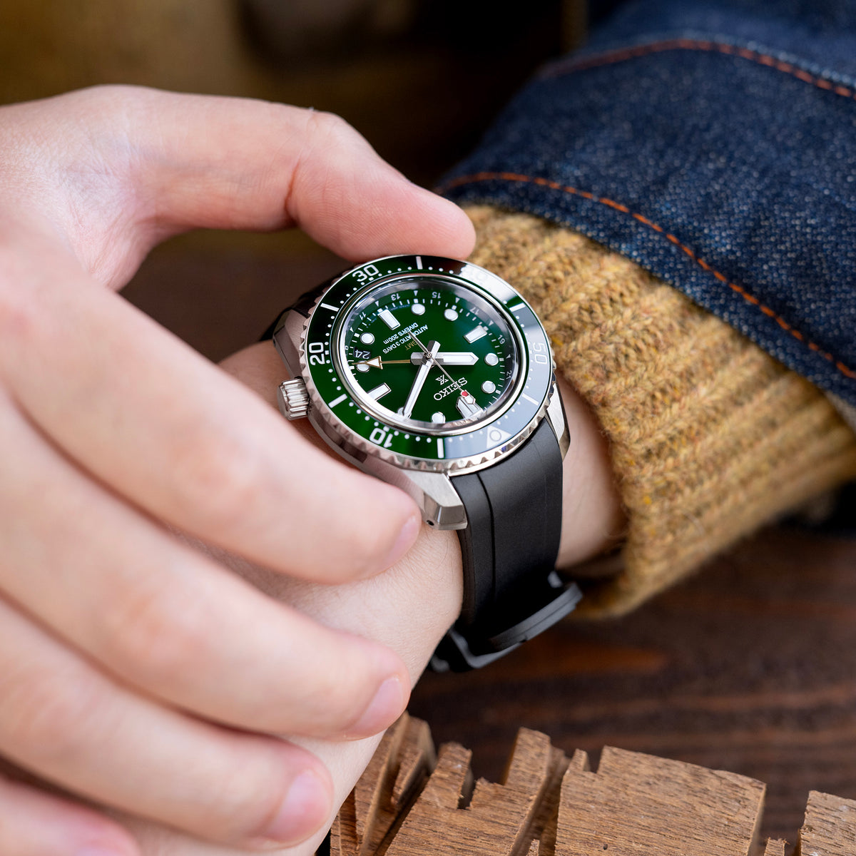 Cinturino in gomma nera Crafter Blue 20mm con anse curve compatibile con Seiko Baby MM200 e Mini Turtles