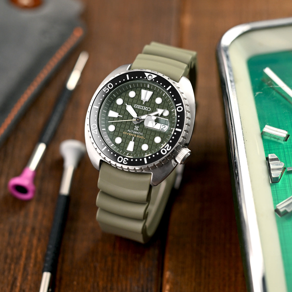 Q.R. Firewave Robustes FKM-Kautschukarmband mit gebogenem Ende, Aschgrün 22mm