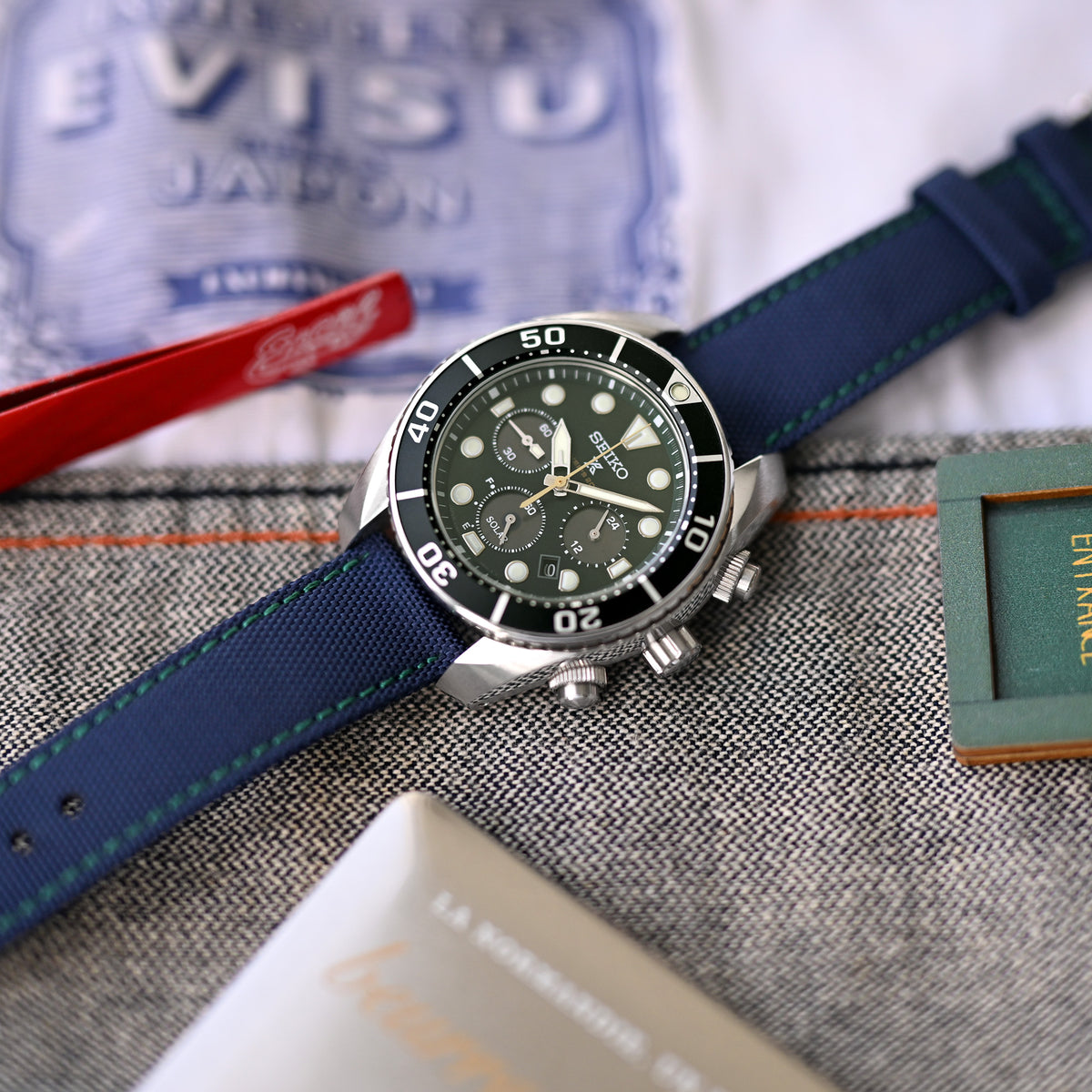 Bracelet en toile de voile 20mm bleu marine, nylon à dégagement rapide, surpiqûres vertes