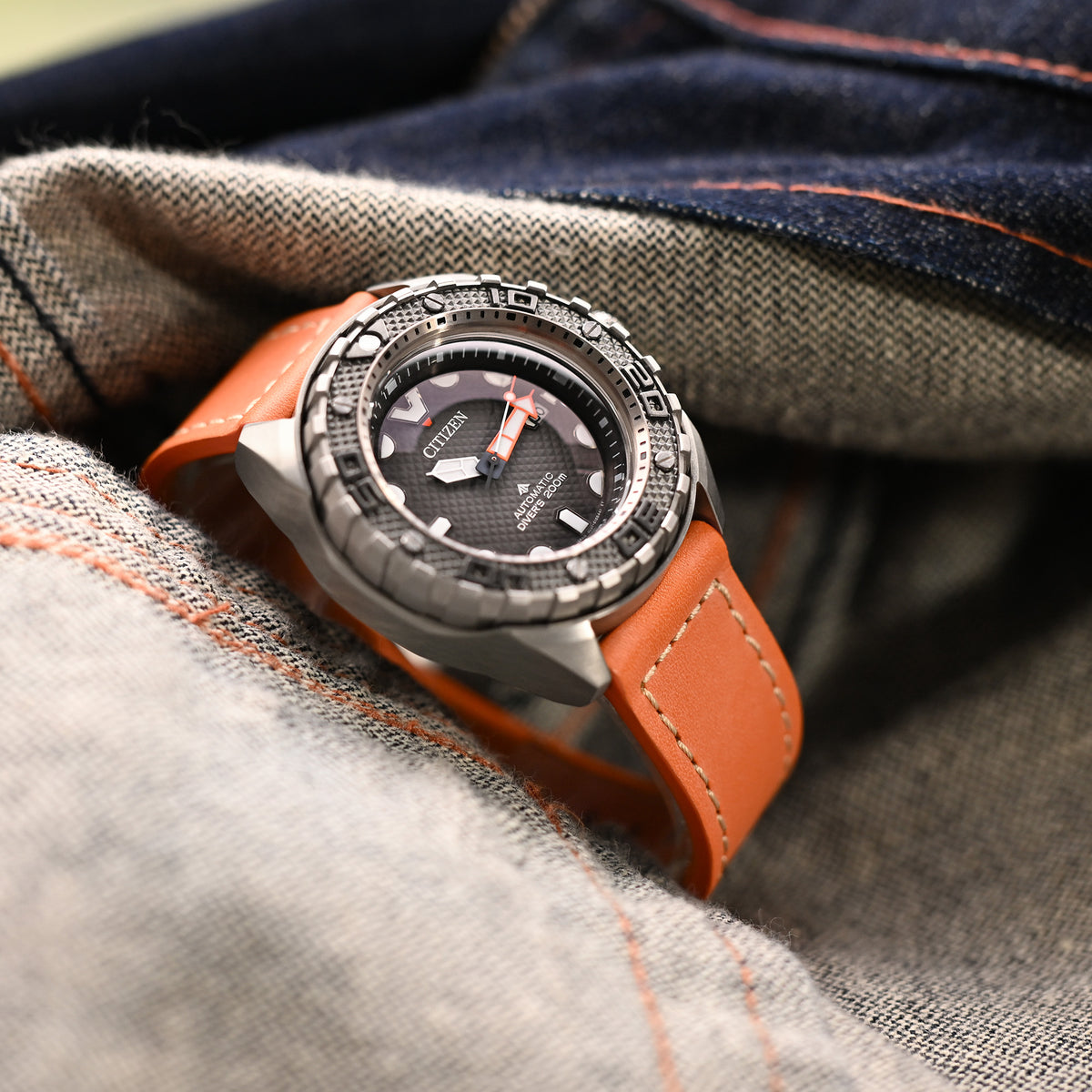 Collezione Pam, cinturino in pelle Barenia arancione artigianale francese per Panerai, cuciture beige