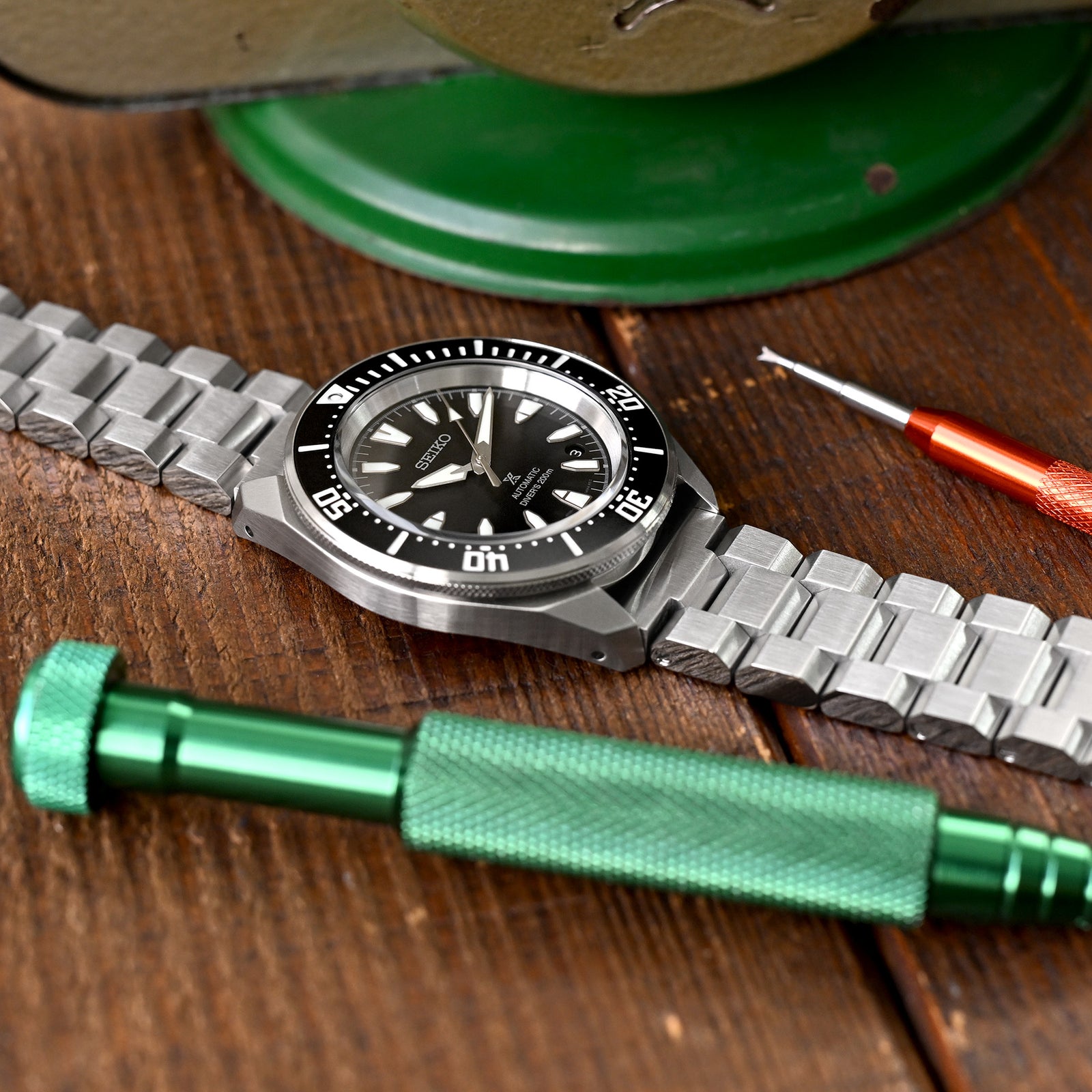 20mm Hexad 316L Stainless Steel Watch Band Straight End Lug Diver Clasp Brushed Strapcode Watch Bands