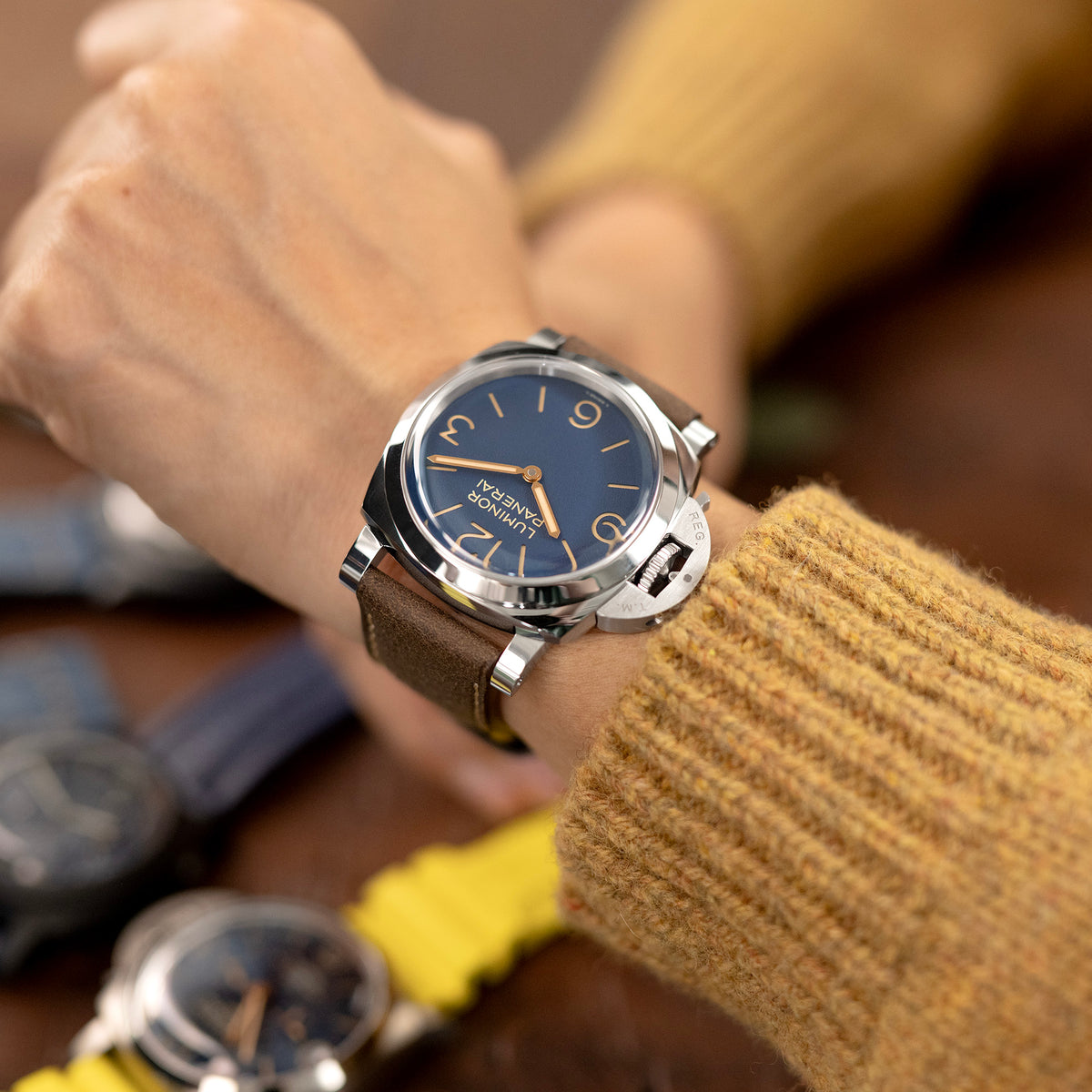 Dunkelbraunes italienisches Lederarmband mit beiger Naht für Panerai