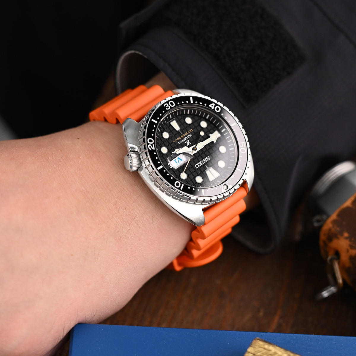 سوار غطس برتقالي من مطاط FKM بإصدار سريع 20 مم أو 22 مم، بتشطيب مصقول