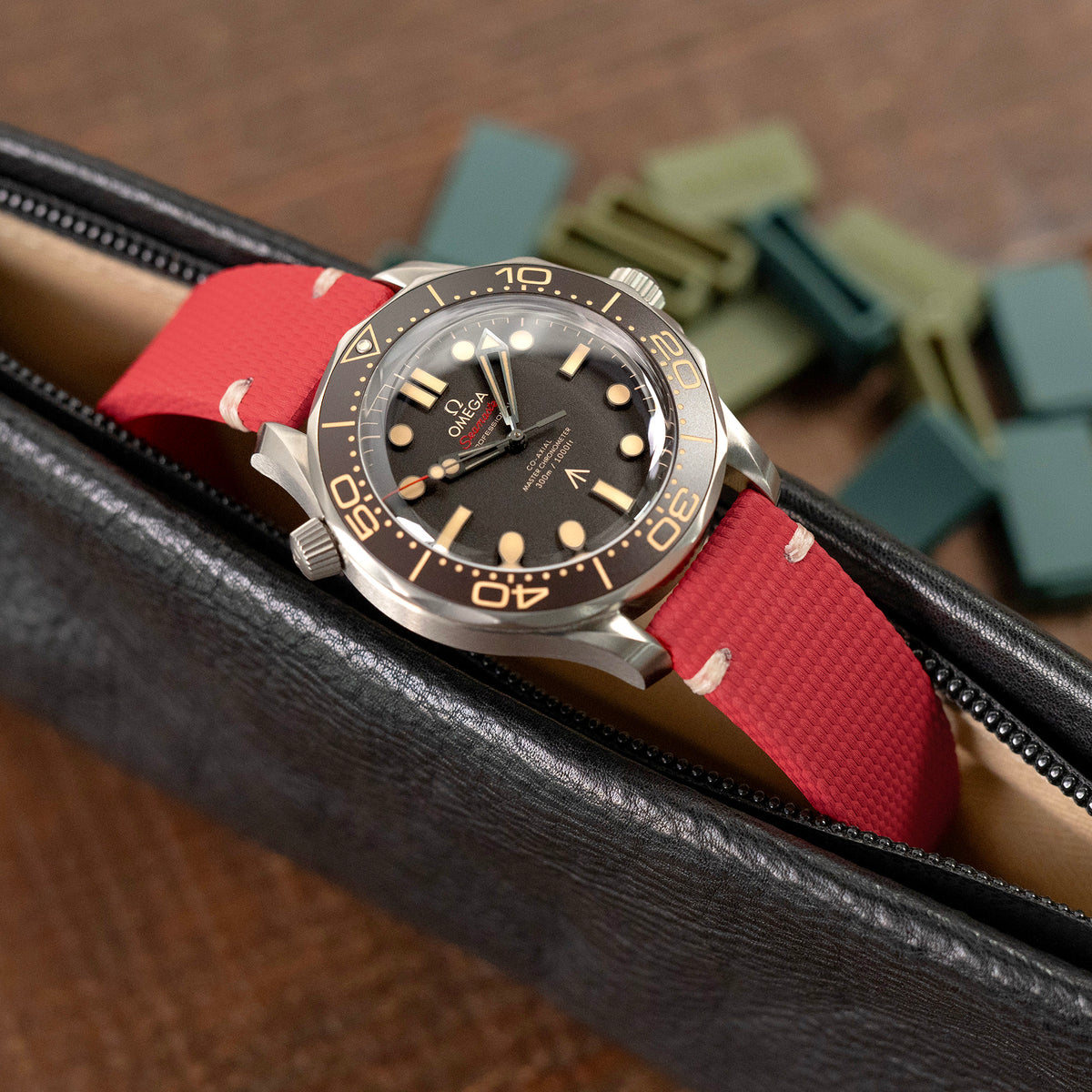 James Bond 007 - No Time To Die Omega Seamaster 300M CO?AXIAL 007 Edition Strapcode watch bands