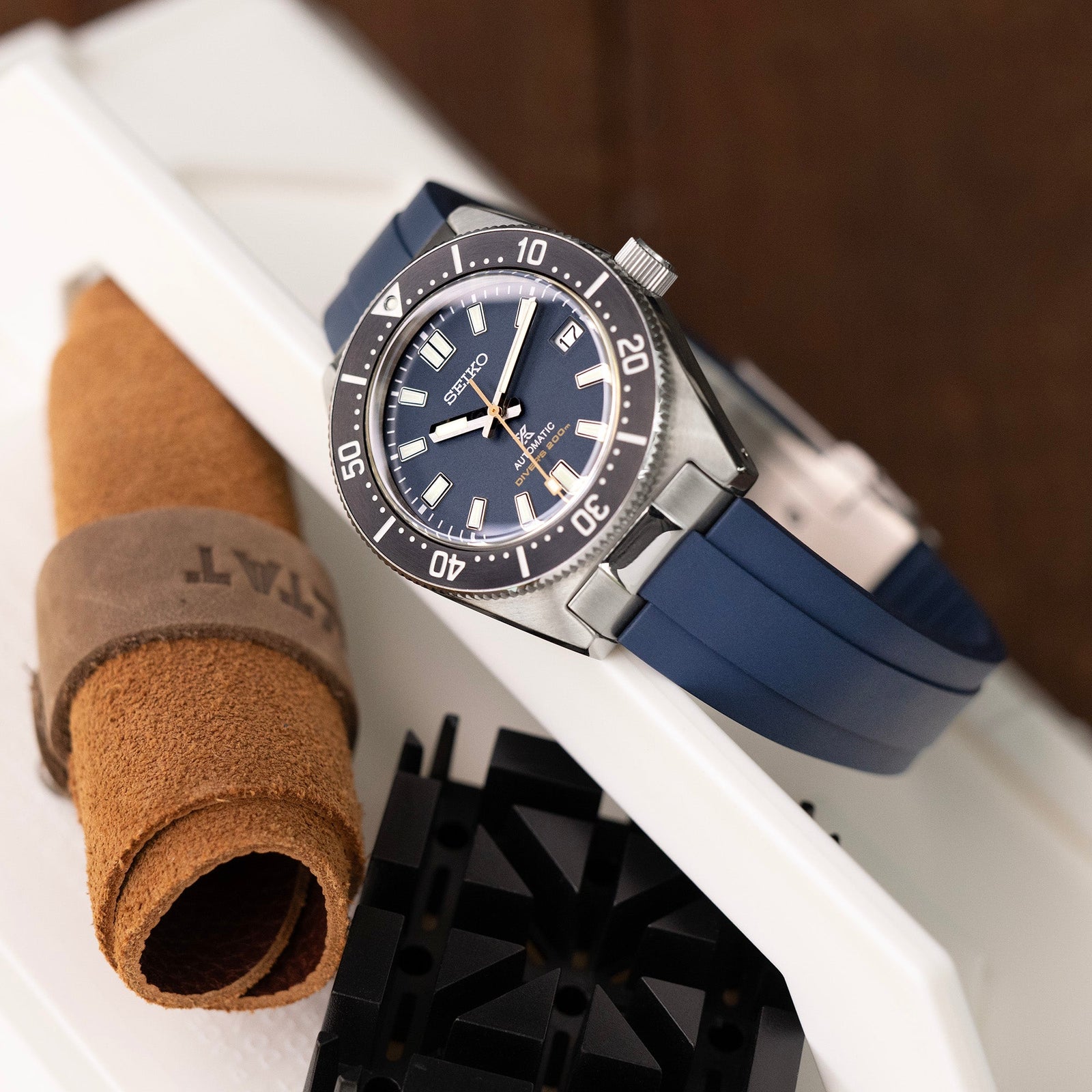 CRAFTER BLUE MX03 FKM Cinturino di ricambio in gomma con collegamenti terminali per orologio Seiko Speedtimer SSC813, SSC815, SSC817, SSC819, SSC909, SSC933, 20mm, Gomma FKM, Nessuna pietra preziosa CRAFTER BLUE MX03 FKM Cinturino di ricambio in gomma con collegamenti terminali per orologio Seiko Speedtimer SSC813, SSC815, SSC817, SSC819, SSC909, SSC933, 20mm, Gomma FKM, Nessuna pietra preziosa