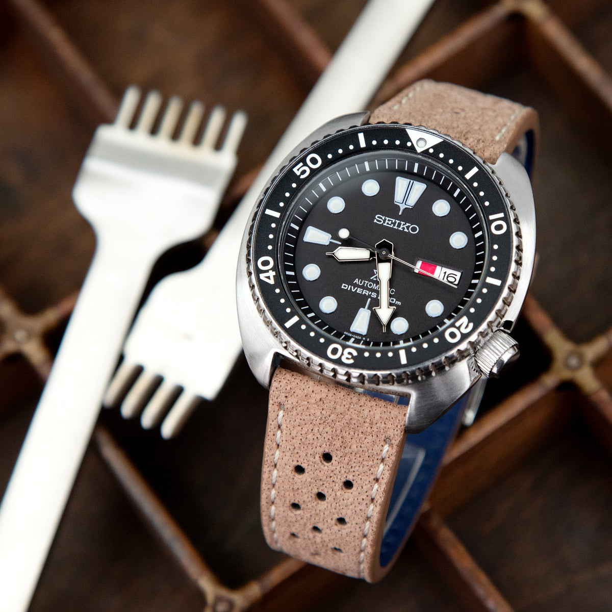 20mm oder 22mm MiLTAT Echtes Kalbsleder-Uhrenarmband in hellem Sandbraunem Nubuk, Beige Naht