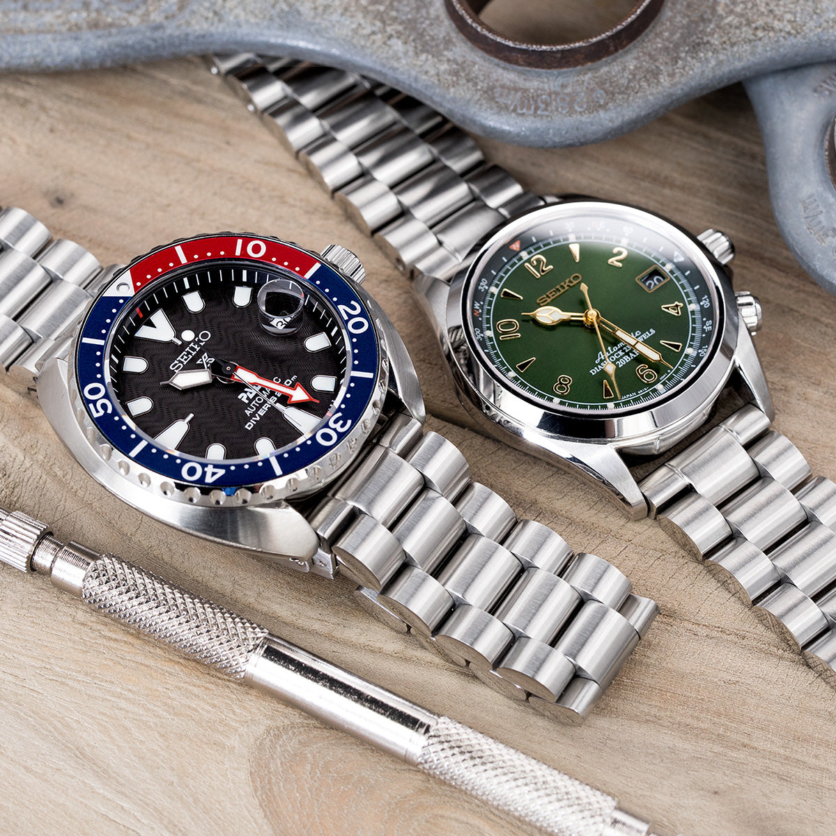 Kai Tian Conique Bande de Montre pour Hommes Femmes Bracelet Montre Acier Inoxydable 22mm Boucle de Déploiement Argent Kai Tian Conique Bande de Montre pour Hommes Femmes Bracelet Montre Acier Inoxydable 22mm Boucle de Déploiement Argent