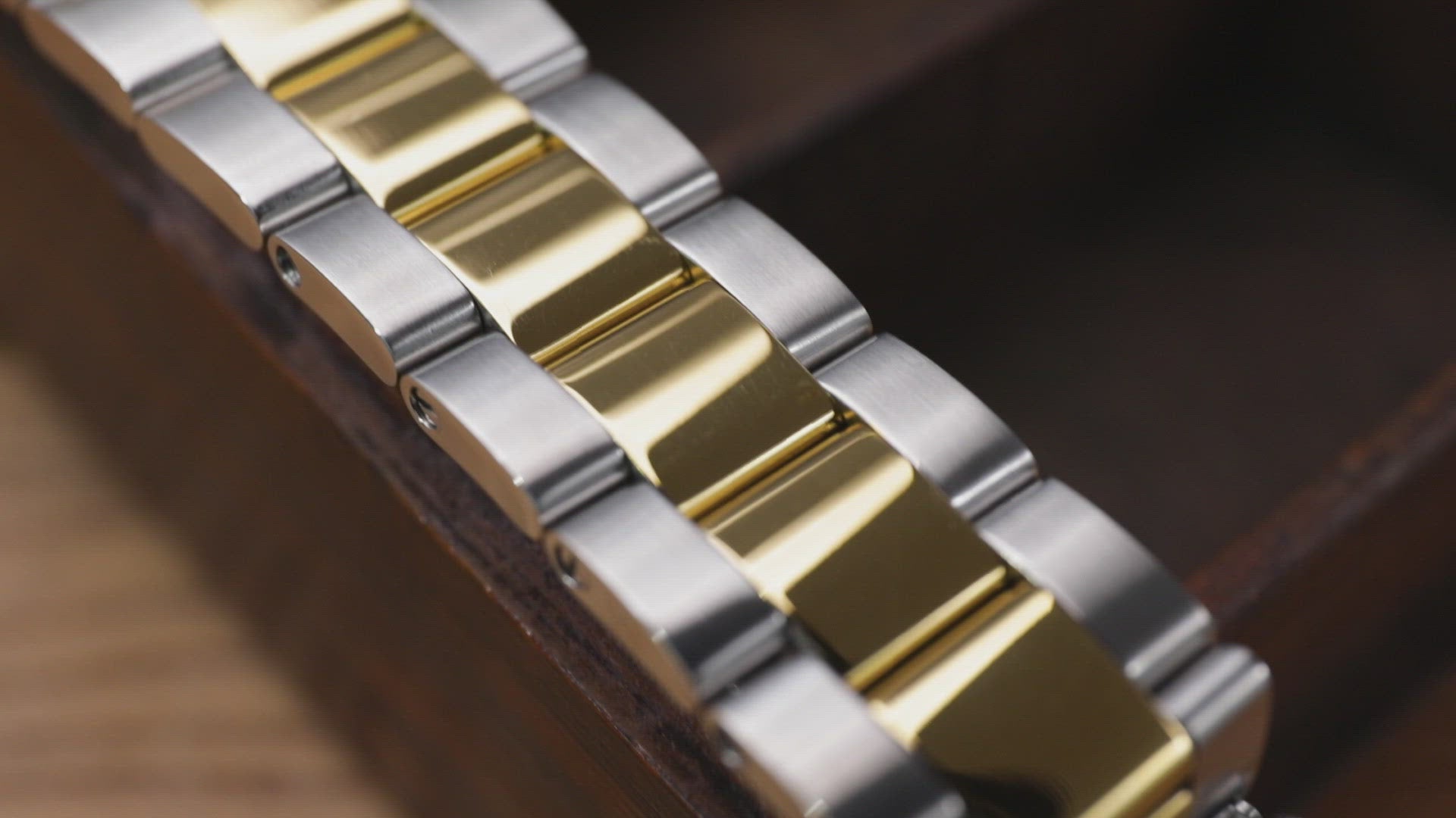 22 mm Super -O Boyer Watch Band per Seiko 5 Sports 42,5 mm SRPD51 SRPD55 SBSA003, acciaio inossidabile - collegamenti centrali a due tono in oro ip, chiusura sub -immersione