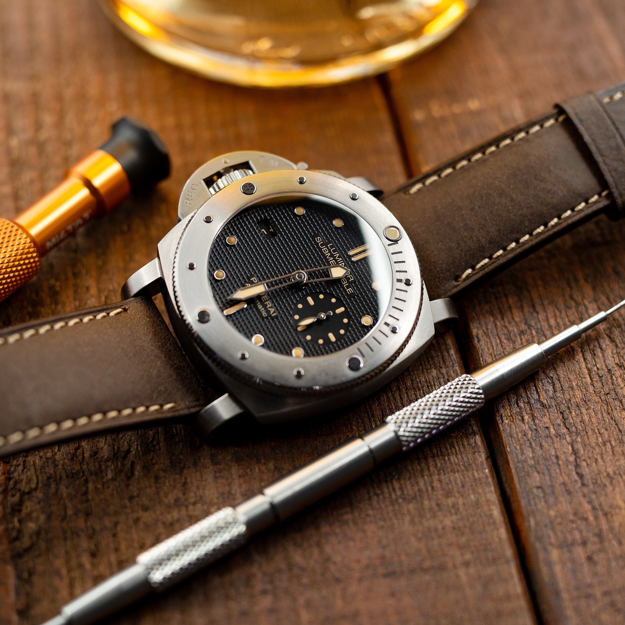 Panerai Luminor Submersible 1950 Left-Handed 3 Days Automatic PAM569 Strapcode watch bands