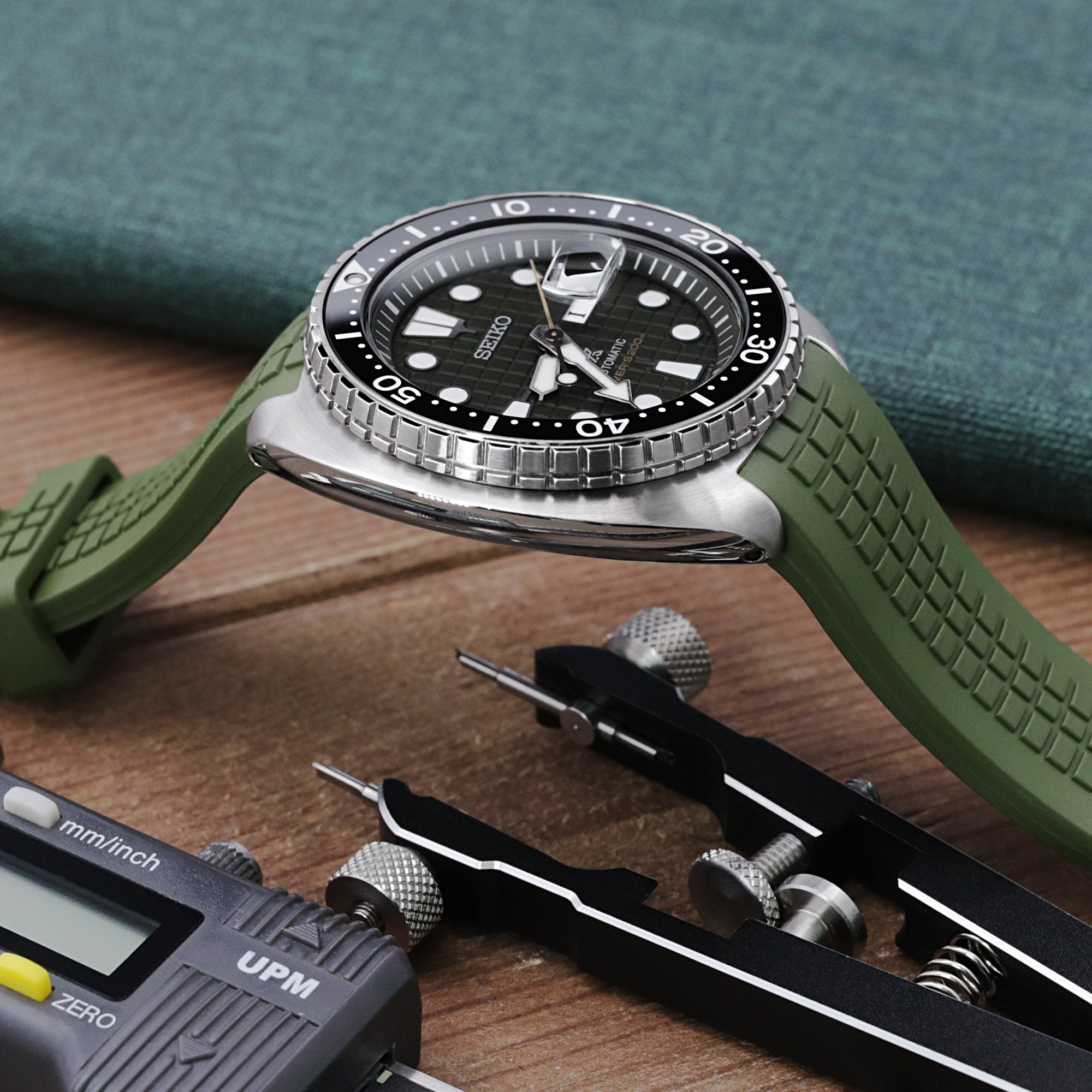skive Institut unse CB12 Green Crafter Blue Rubber Strap | Seiko Turtle SRP777 | Strapcode