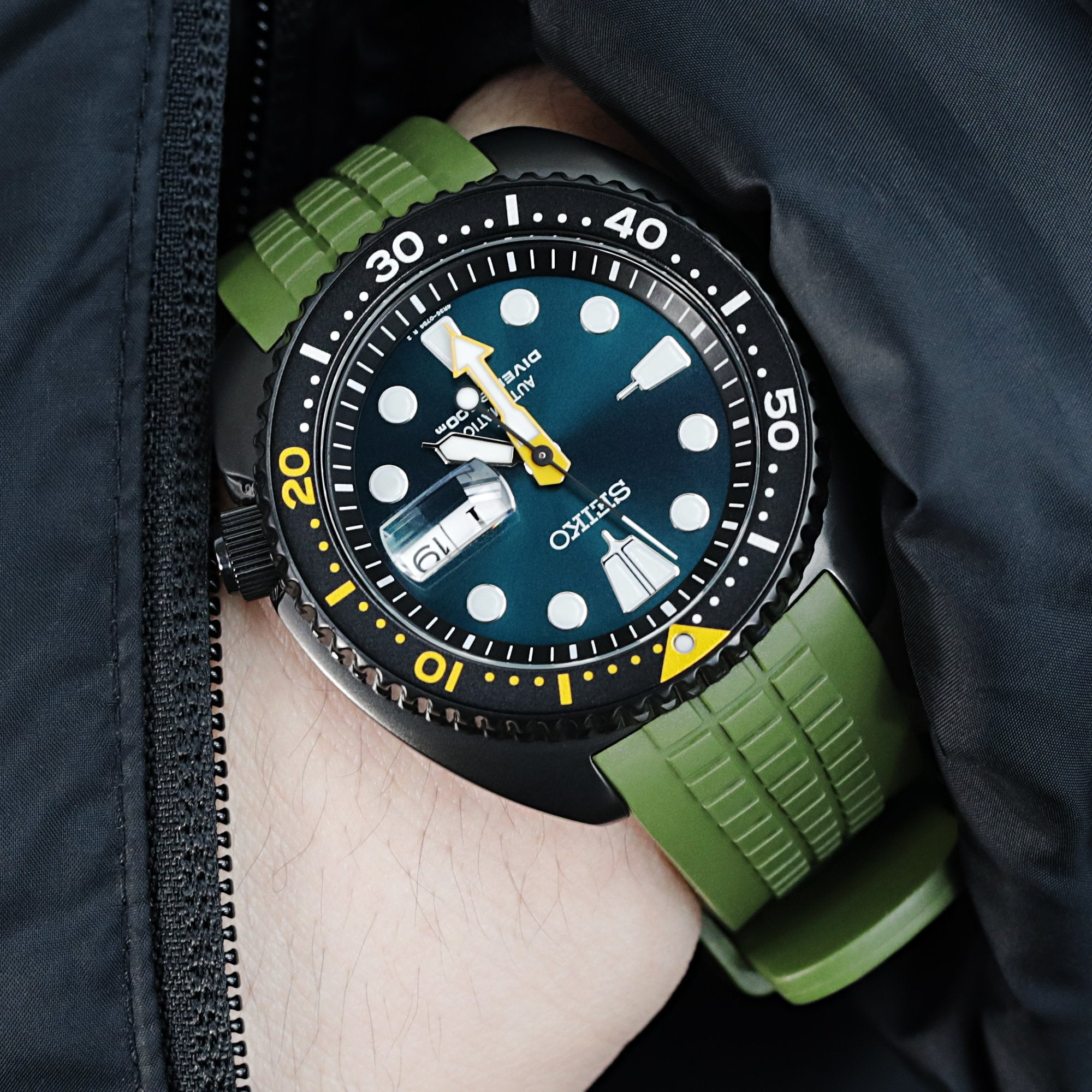 skive Institut unse CB12 Green Crafter Blue Rubber Strap | Seiko Turtle SRP777 | Strapcode