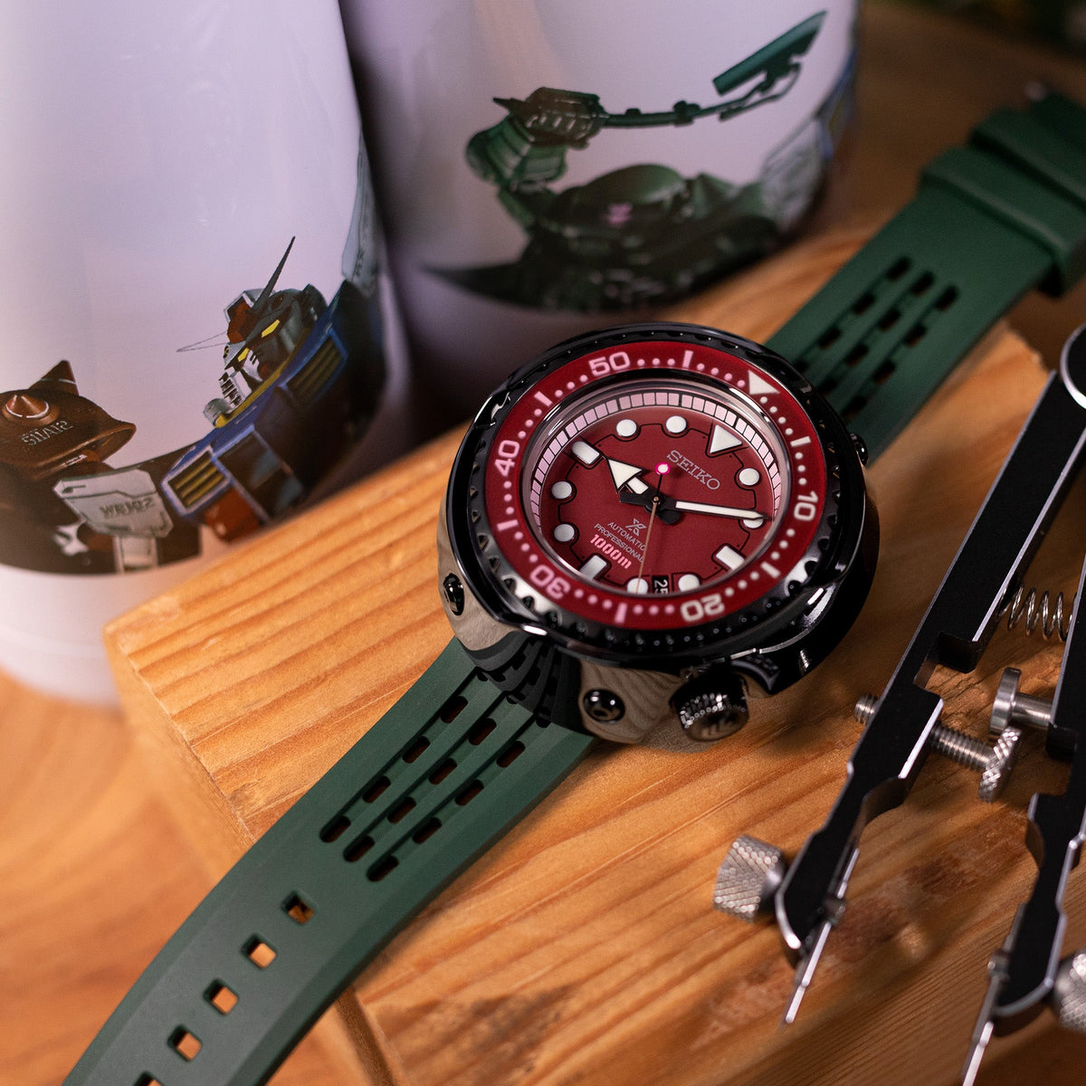 Seiko Gundam the largest &quot;Emperor Tuna&quot; Prospex SBDX029 (SLA031) Marinemaster 1000M Char&#39;s Zaku II