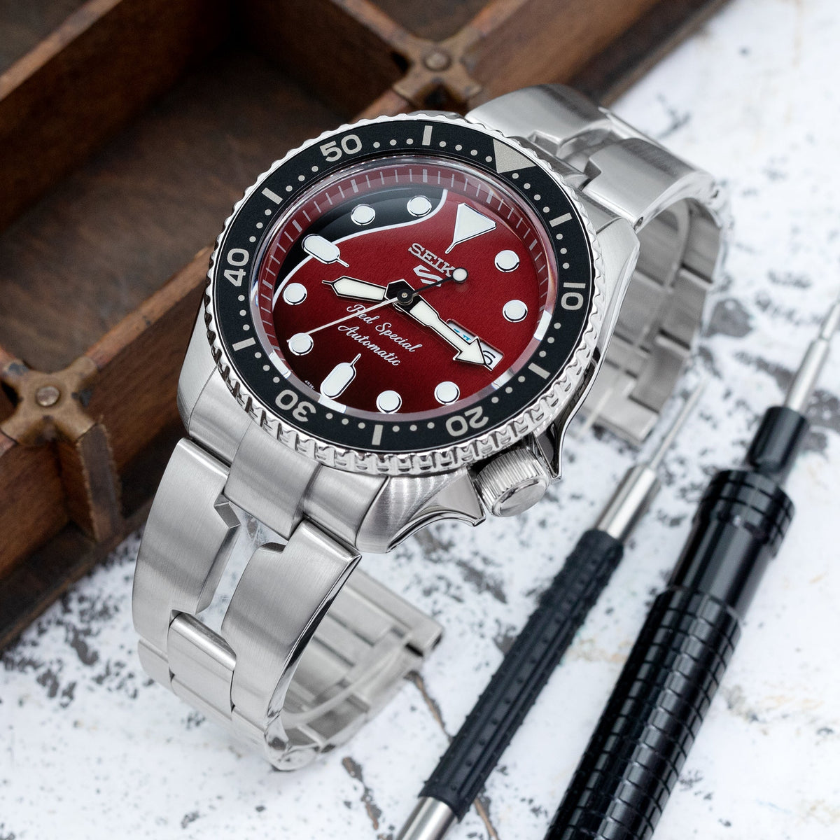 Seiko 5 Sports 42.5mm Curved End Retro Razor Watch Bands | Strapcode