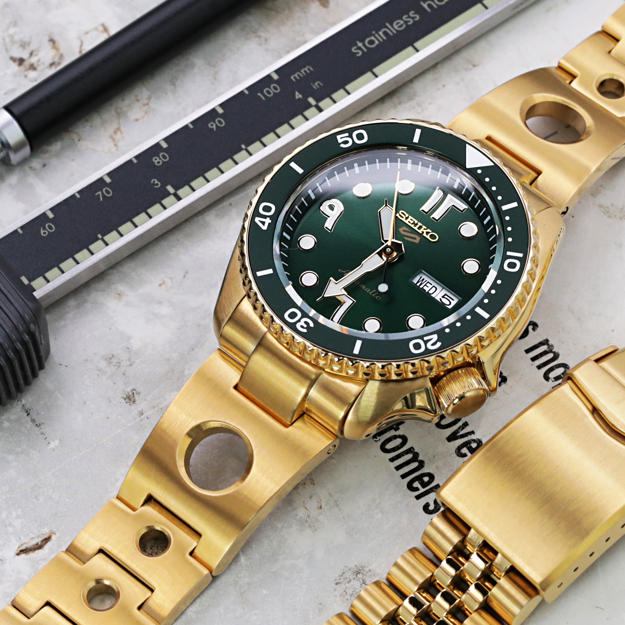 Seiko 5 Automatic Gold SRPF90K1 Green Dial Arabic Dial gold watch band b Strapcode