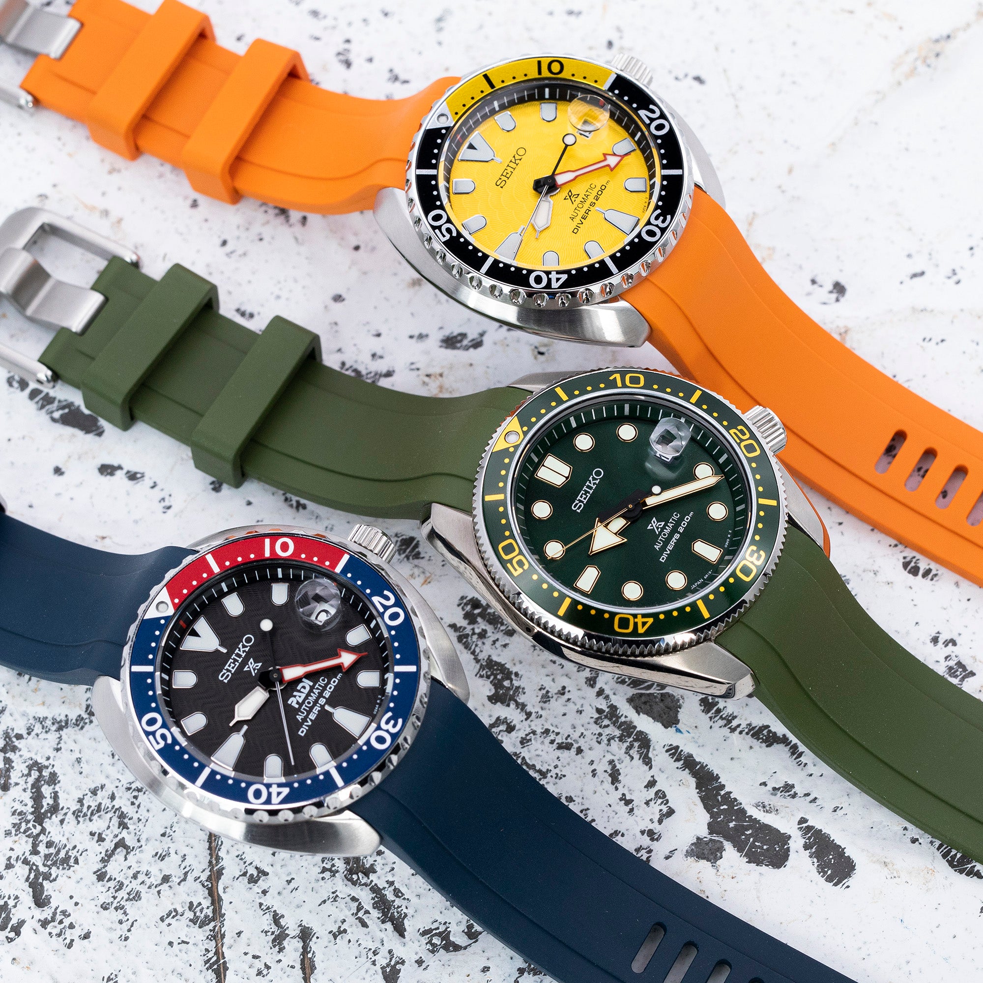 Seiko Mini-Turtle Prospex Automatic Dive Watch SPRC41K1 (PADI Edition) Pepsi Bezel Strapcode Watch Bands