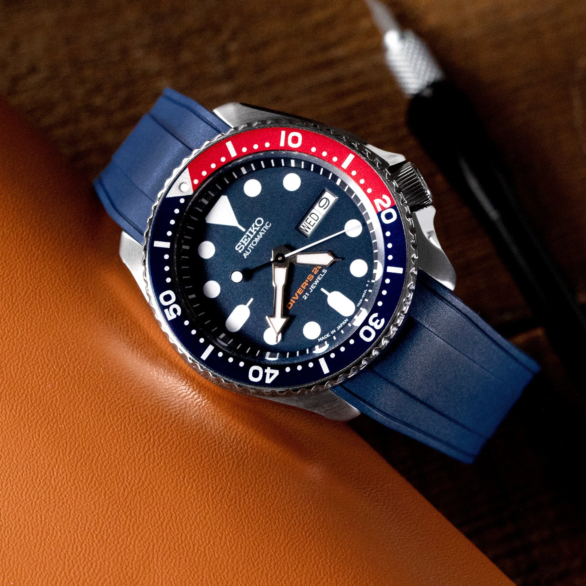 Tilbagetrækning spredning gør det fladt Seiko Pepsi SKX 200M Diver's Men's Rubber Strap Watch